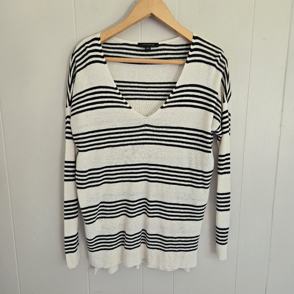 3/$15 Ann Taylor Linen Blend V-neck Swester Beige Navy Blue Lightweight Summer S